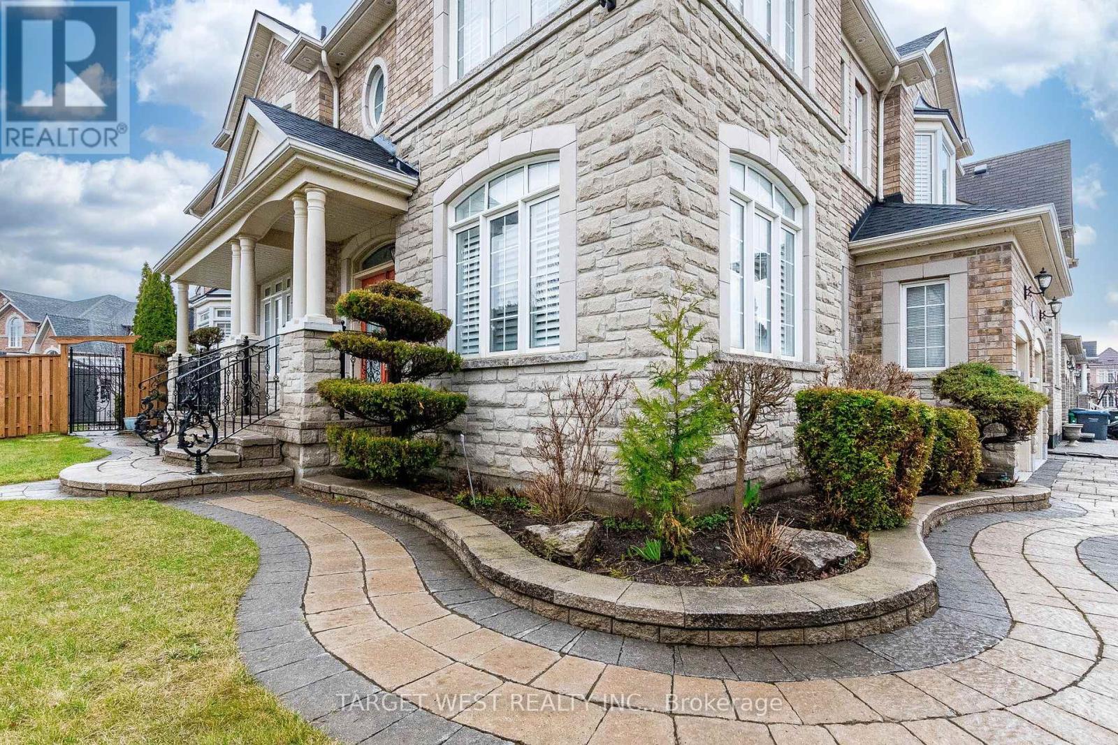 9 Olivia Marie Road, Brampton, Ontario  L6Y 0M5 - Photo 5 - W12999244