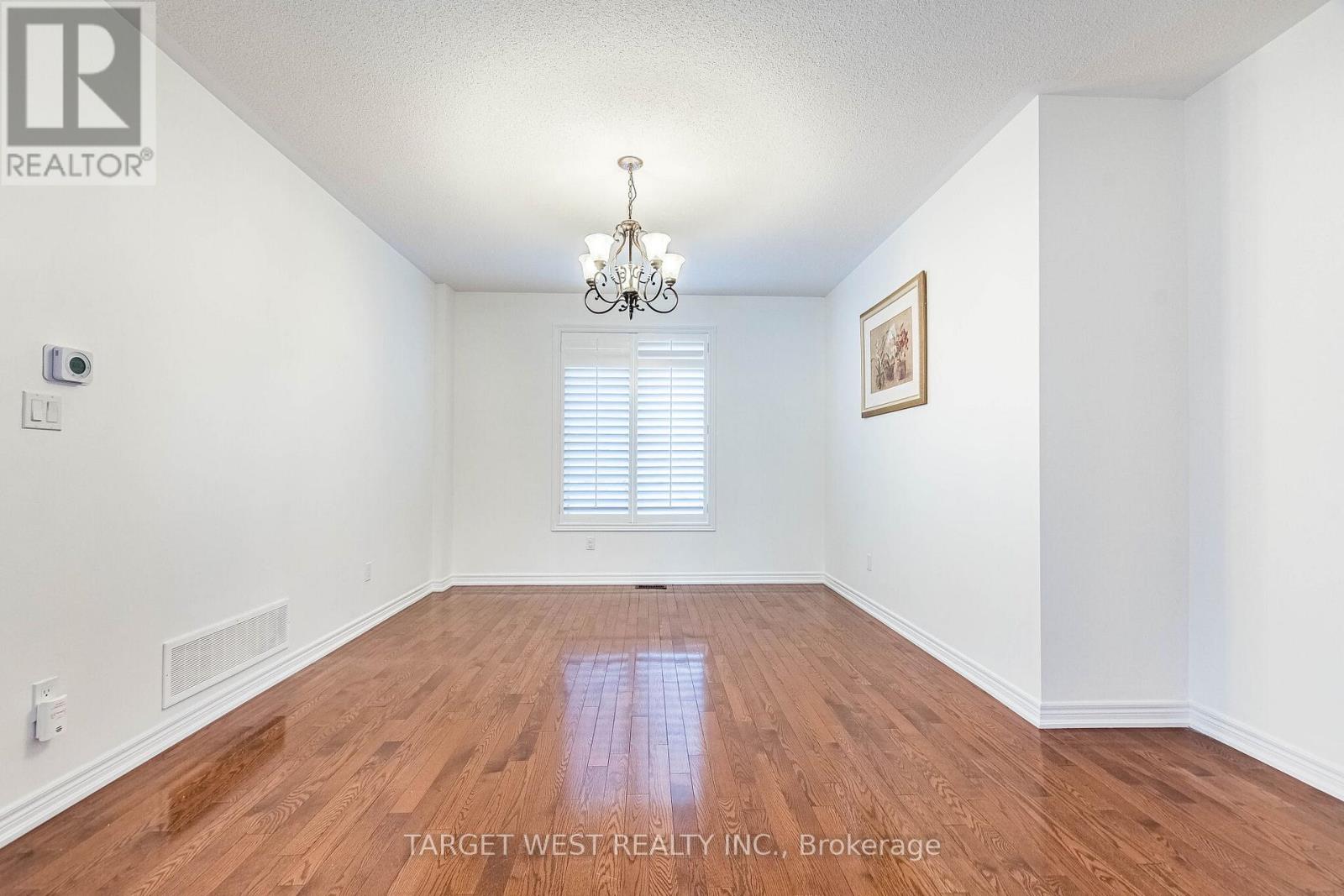 9 Olivia Marie Road, Brampton, Ontario  L6Y 0M5 - Photo 10 - W12999244