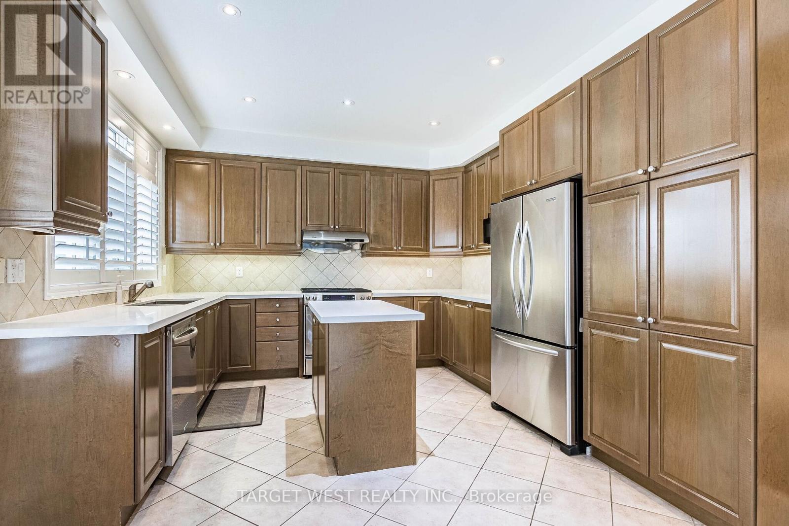 9 Olivia Marie Road, Brampton, Ontario  L6Y 0M5 - Photo 14 - W12999244