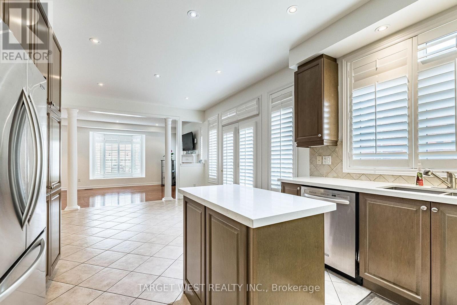 9 Olivia Marie Road, Brampton, Ontario  L6Y 0M5 - Photo 15 - W12999244