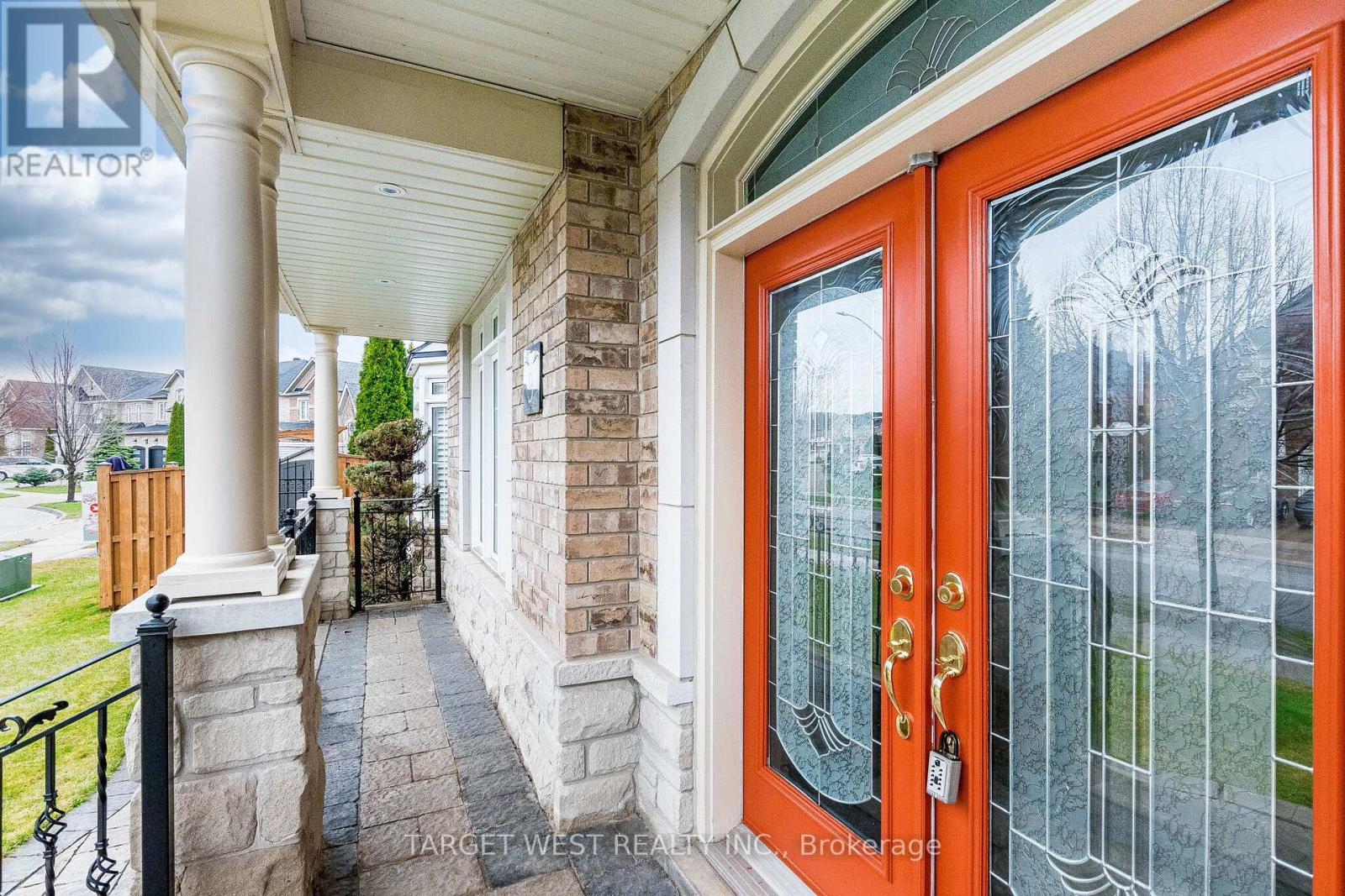 9 Olivia Marie Road, Brampton, Ontario  L6Y 0M5 - Photo 7 - W12999244