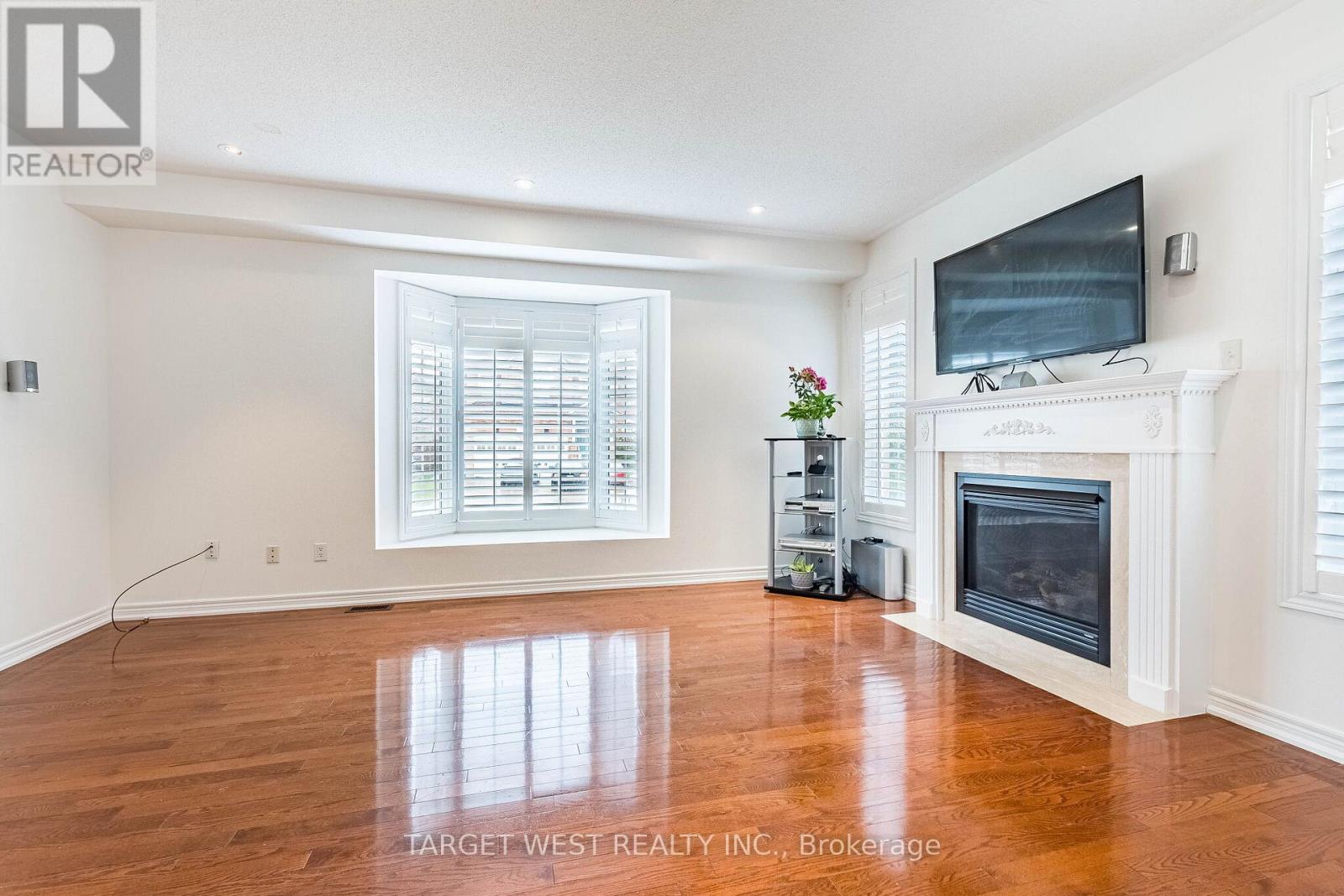 9 Olivia Marie Road, Brampton, Ontario  L6Y 0M5 - Photo 11 - W12999244