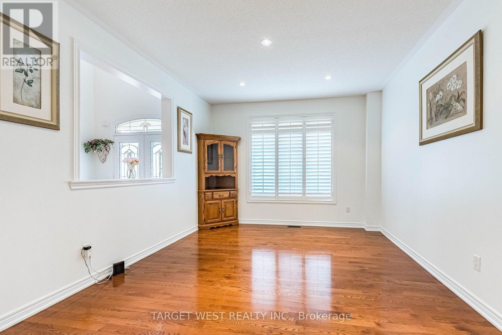 9 Olivia Marie Road, Brampton, Ontario  L6Y 0M5 - Photo 9 - W12999244