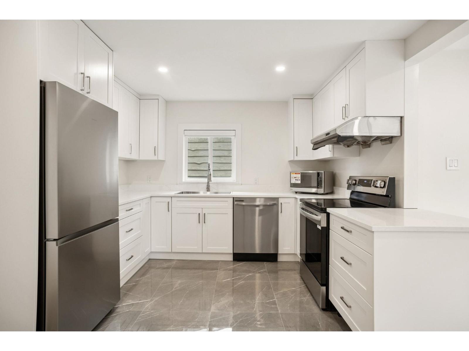 15962 North Bluff Road, White Rock, British Columbia V4B 3G8 - Photo 10 - R3110603