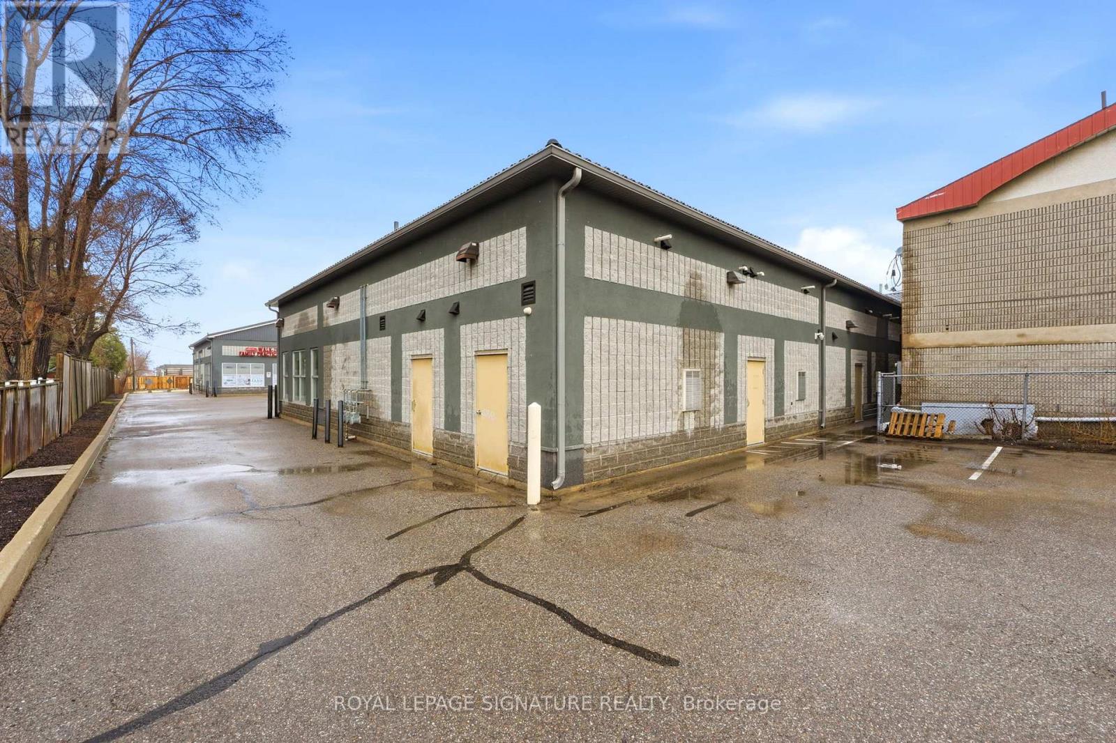 158 Guelph Street, Halton Hills, Ontario  L7G 4A6 - Photo 4 - W13003388