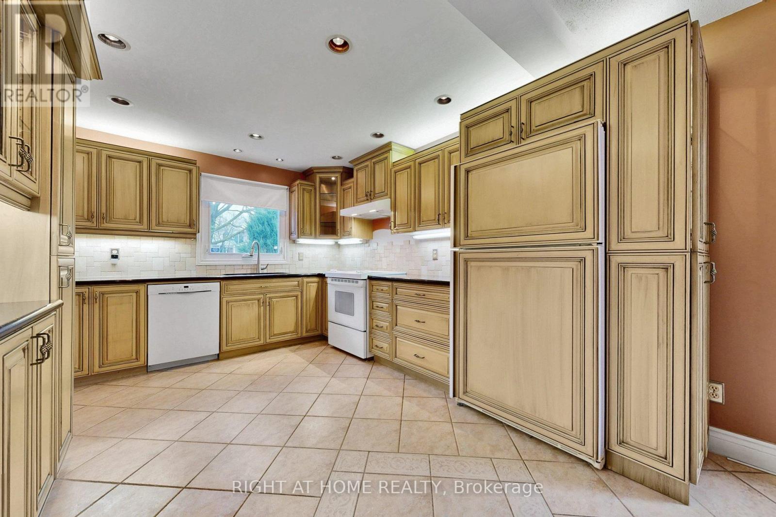 22 Blueridge Square, Brampton, Ontario  L6Z 1A1 - Photo 11 - W13003422