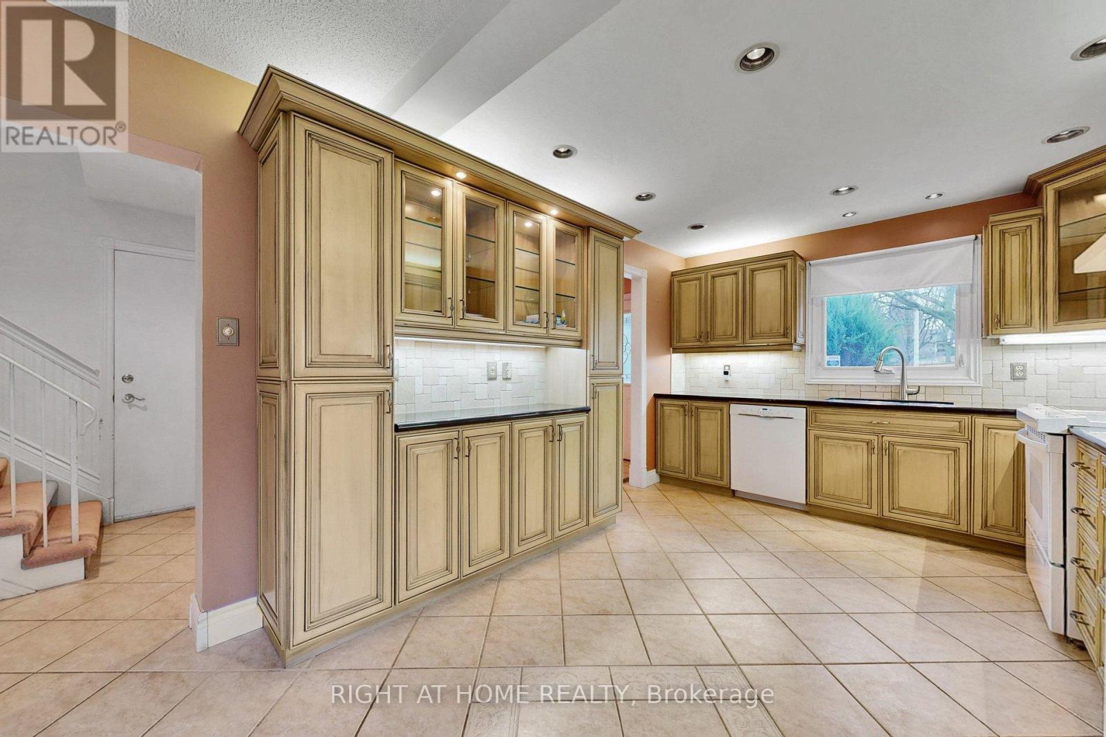 22 Blueridge Square, Brampton, Ontario  L6Z 1A1 - Photo 12 - W13003422