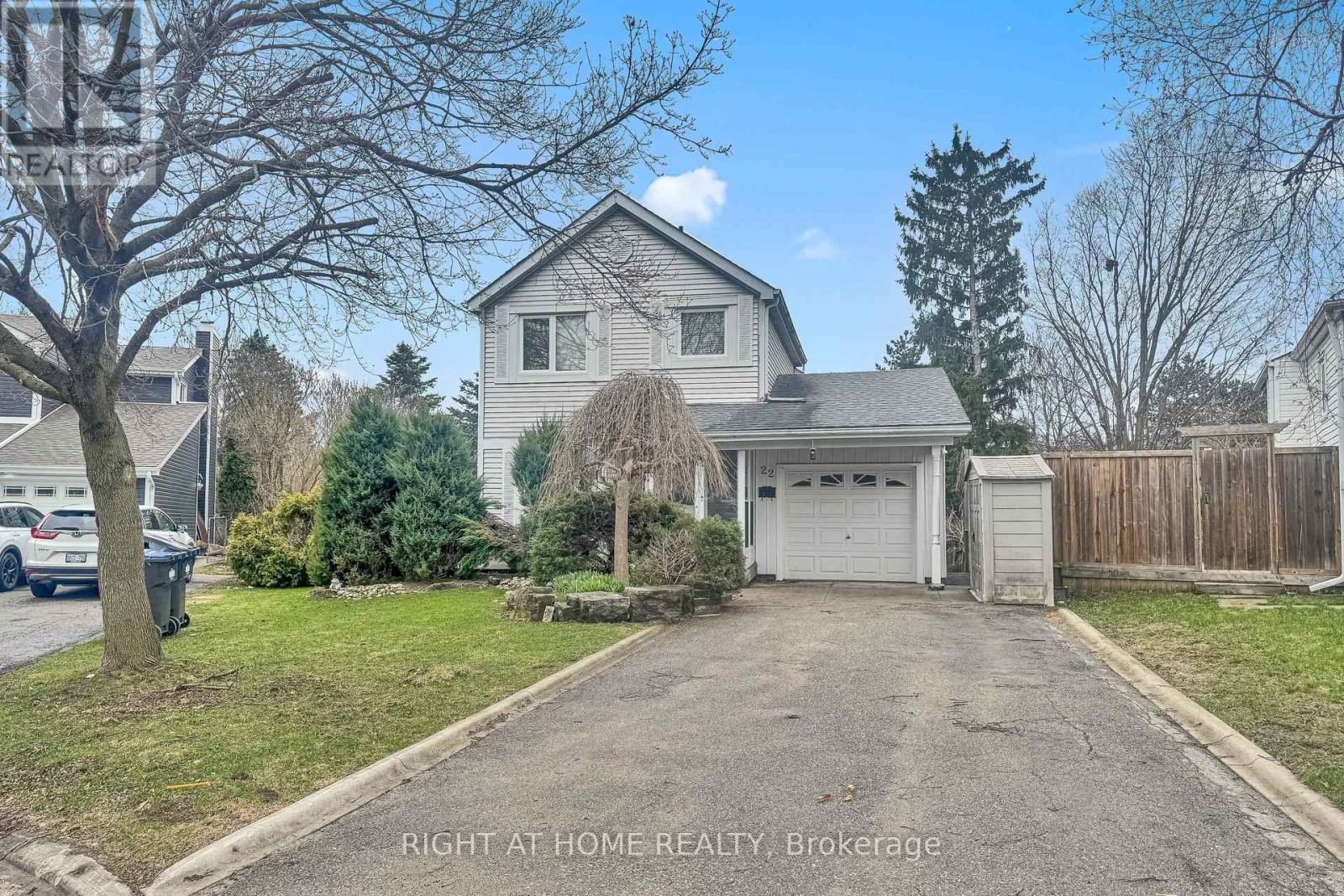 22 Blueridge Square, Brampton, Ontario  L6Z 1A1 - Photo 2 - W13003422