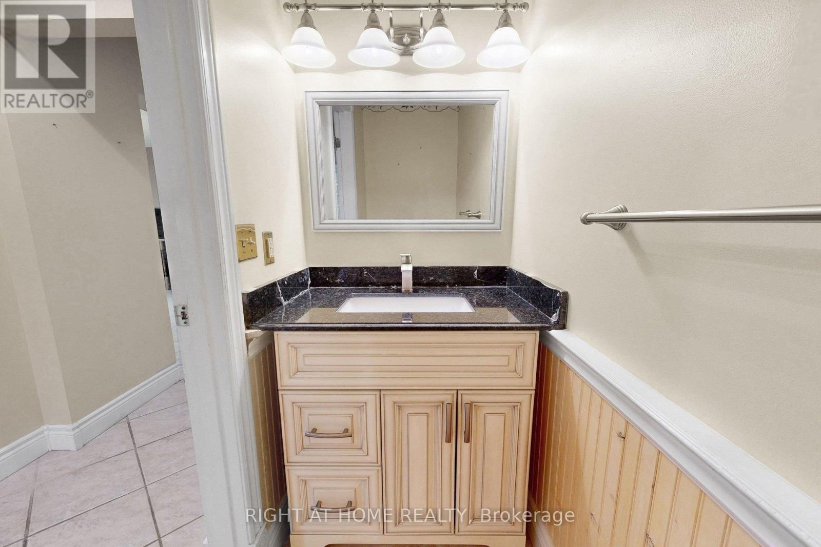 22 Blueridge Square, Brampton, Ontario  L6Z 1A1 - Photo 21 - W13003422