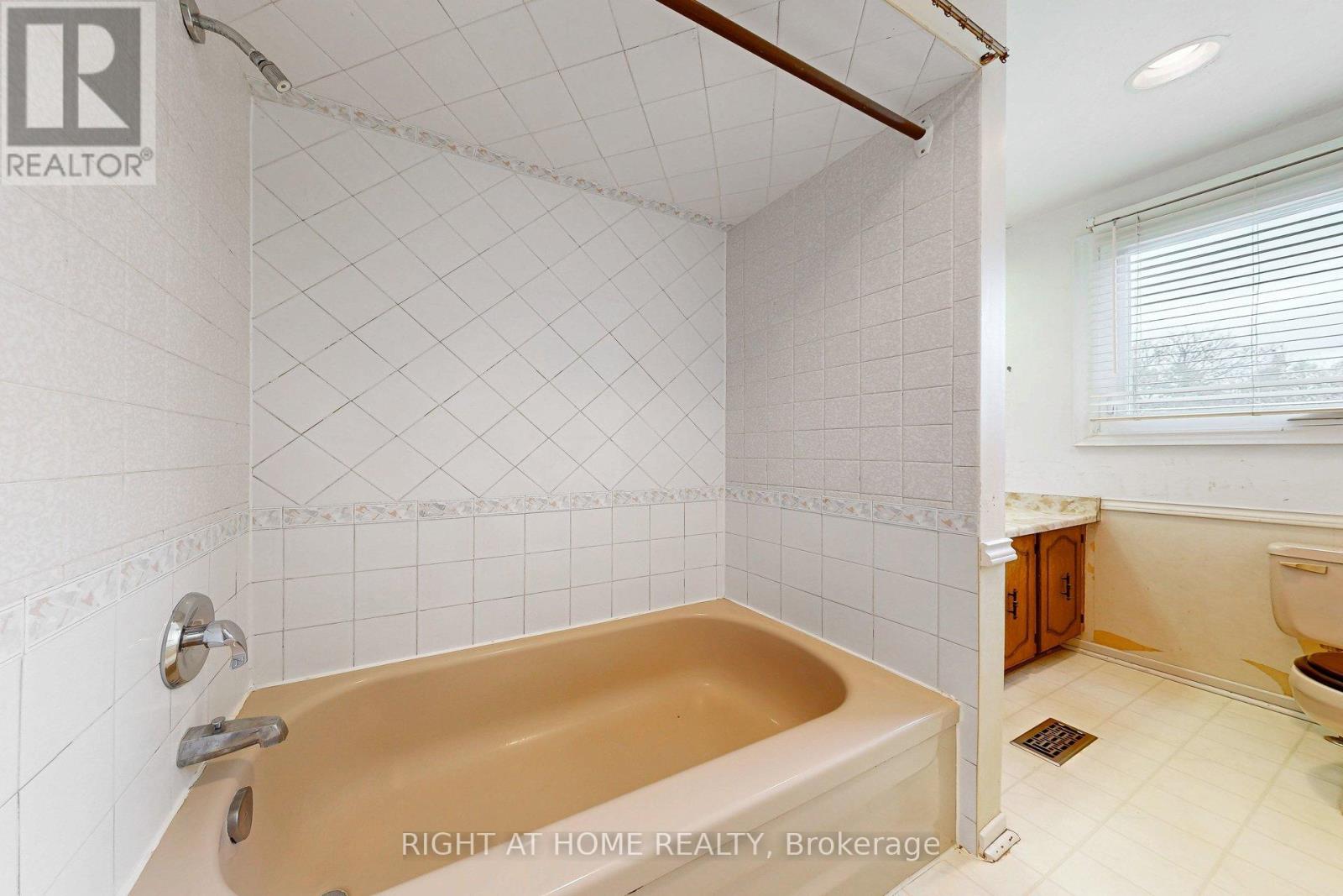 22 Blueridge Square, Brampton, Ontario  L6Z 1A1 - Photo 34 - W13003422