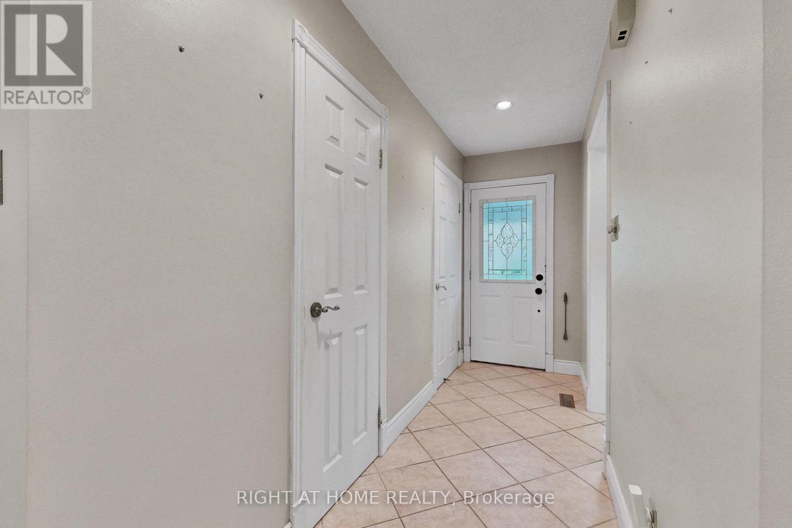 22 Blueridge Square, Brampton, Ontario  L6Z 1A1 - Photo 6 - W13003422