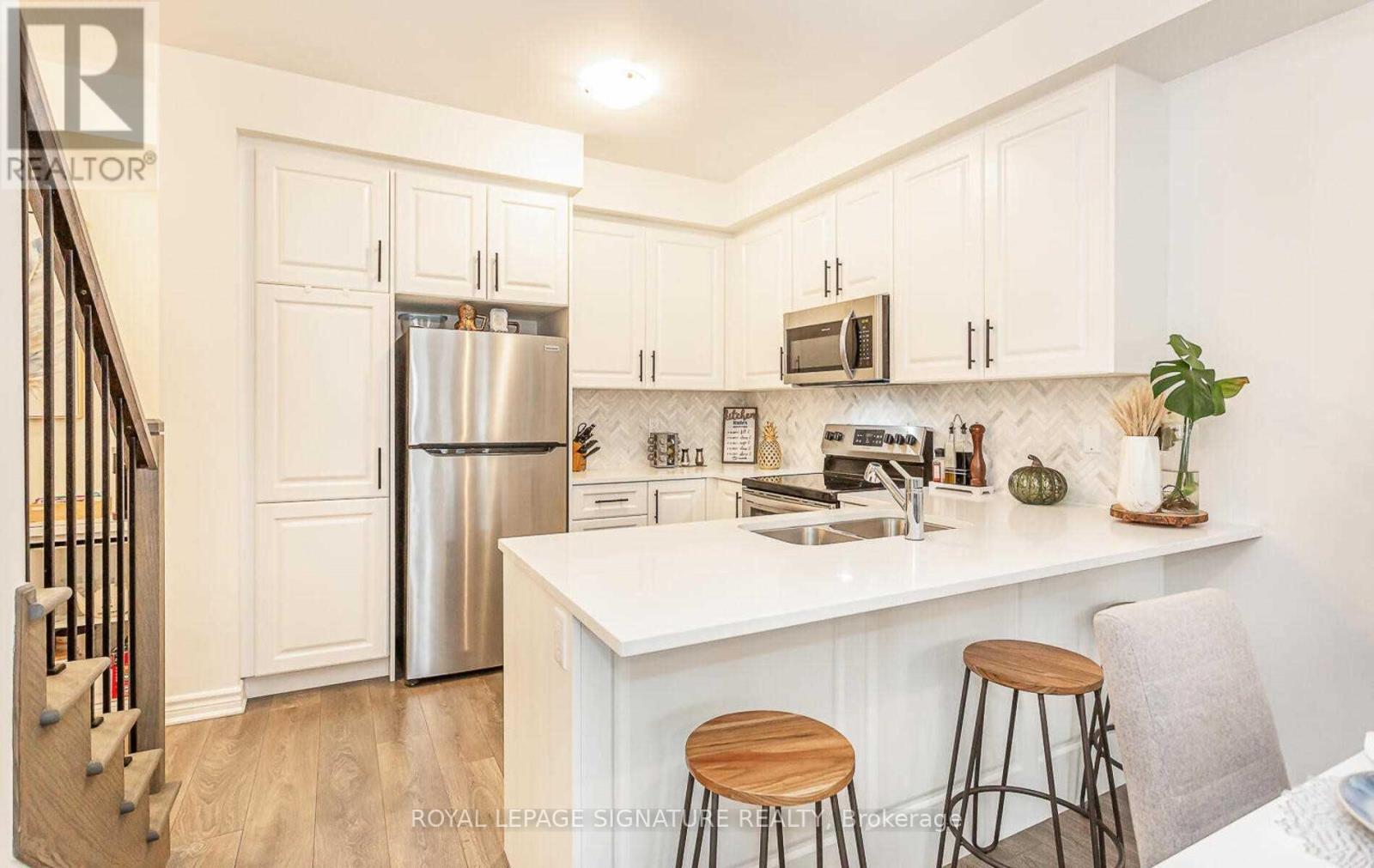 1186 Restivo Lane, Milton, Ontario  L9E 1N8 - Photo 4 - W13003450