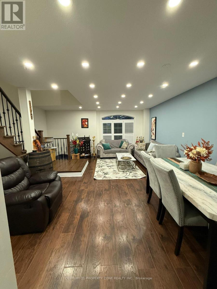 321 Aspendale Crescent, Mississauga, Ontario  L5W 0E7 - Photo 2 - W13003454