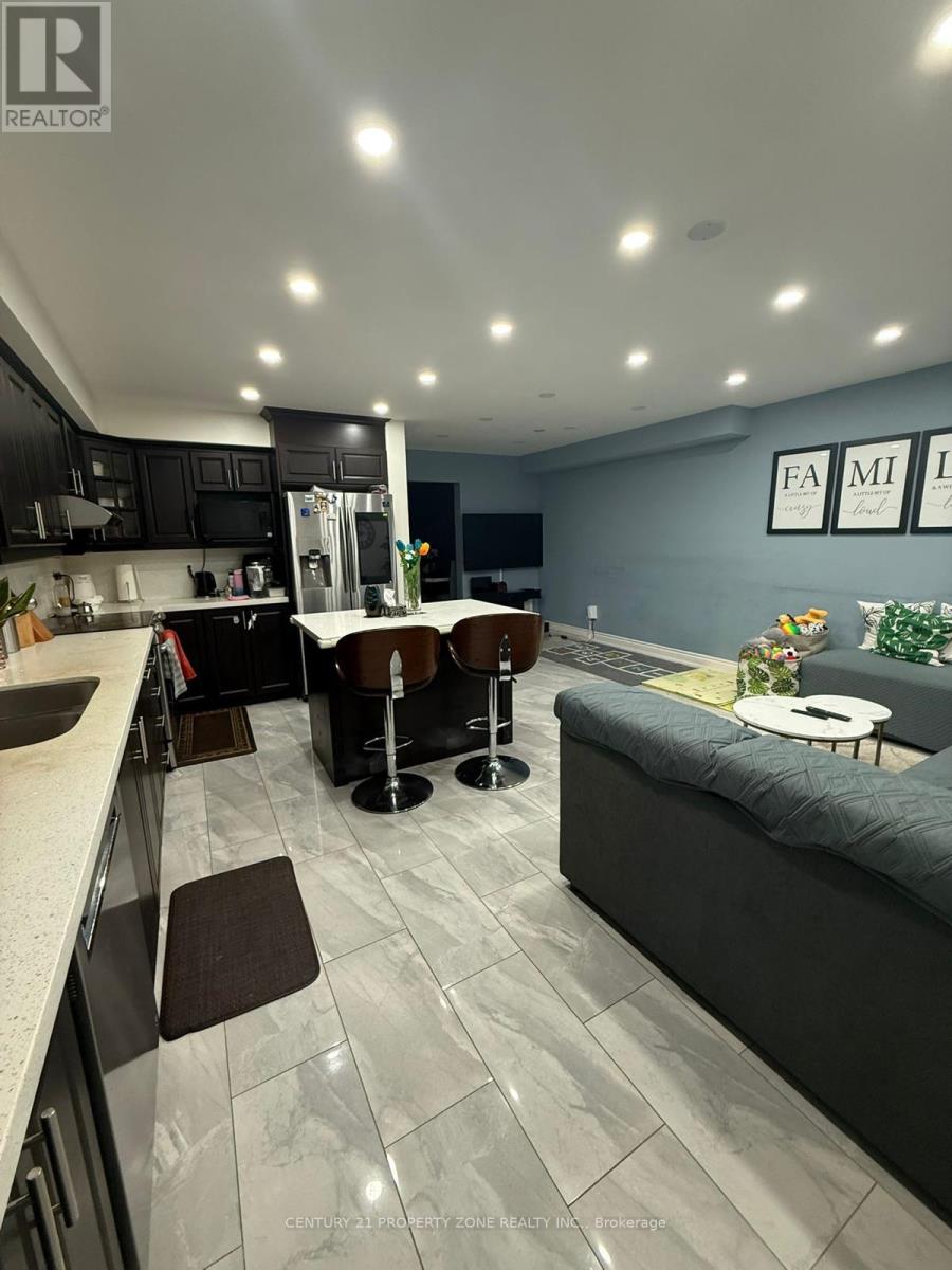 321 Aspendale Crescent, Mississauga, Ontario  L5W 0E7 - Photo 3 - W13003454