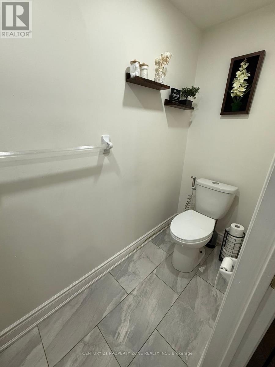 321 Aspendale Crescent, Mississauga, Ontario  L5W 0E7 - Photo 4 - W13003454