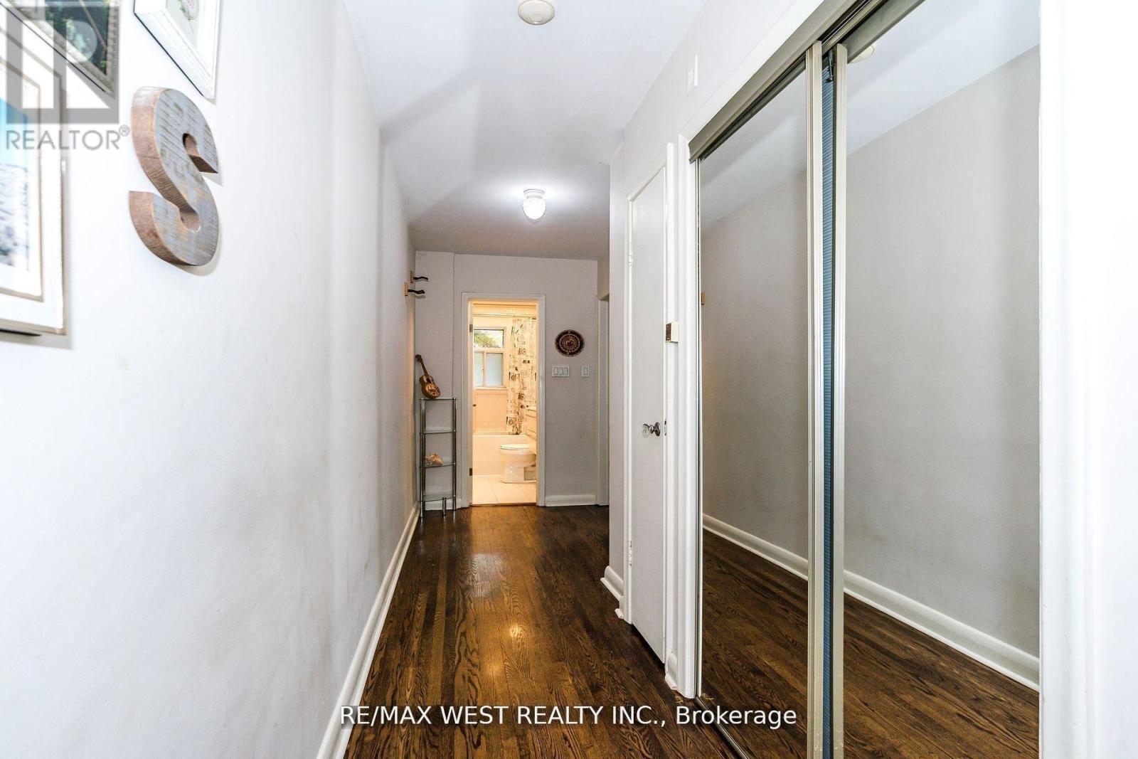 Main Floor - 34 Penhurst Avenue, Toronto, Ontario  M8Y 3A9 - Photo 12 - W13003476