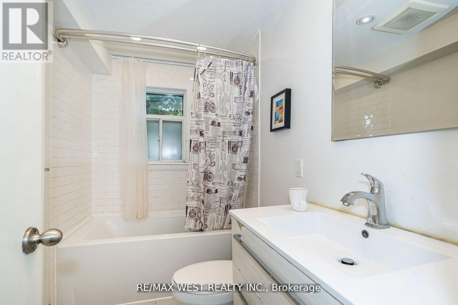 Main Floor - 34 Penhurst Avenue, Toronto, Ontario  M8Y 3A9 - Photo 16 - W13003476