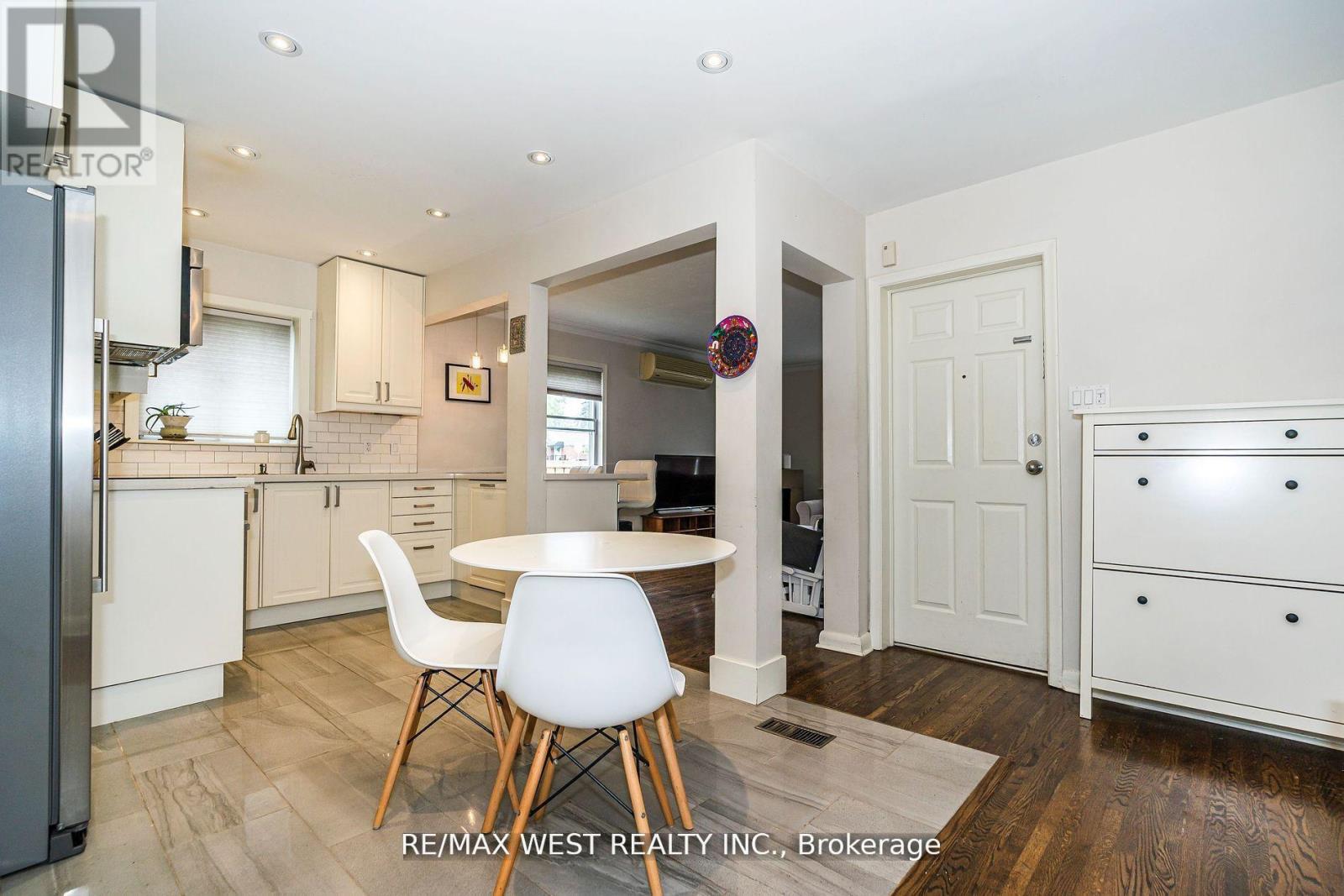 Main Floor - 34 Penhurst Avenue, Toronto, Ontario  M8Y 3A9 - Photo 4 - W13003476