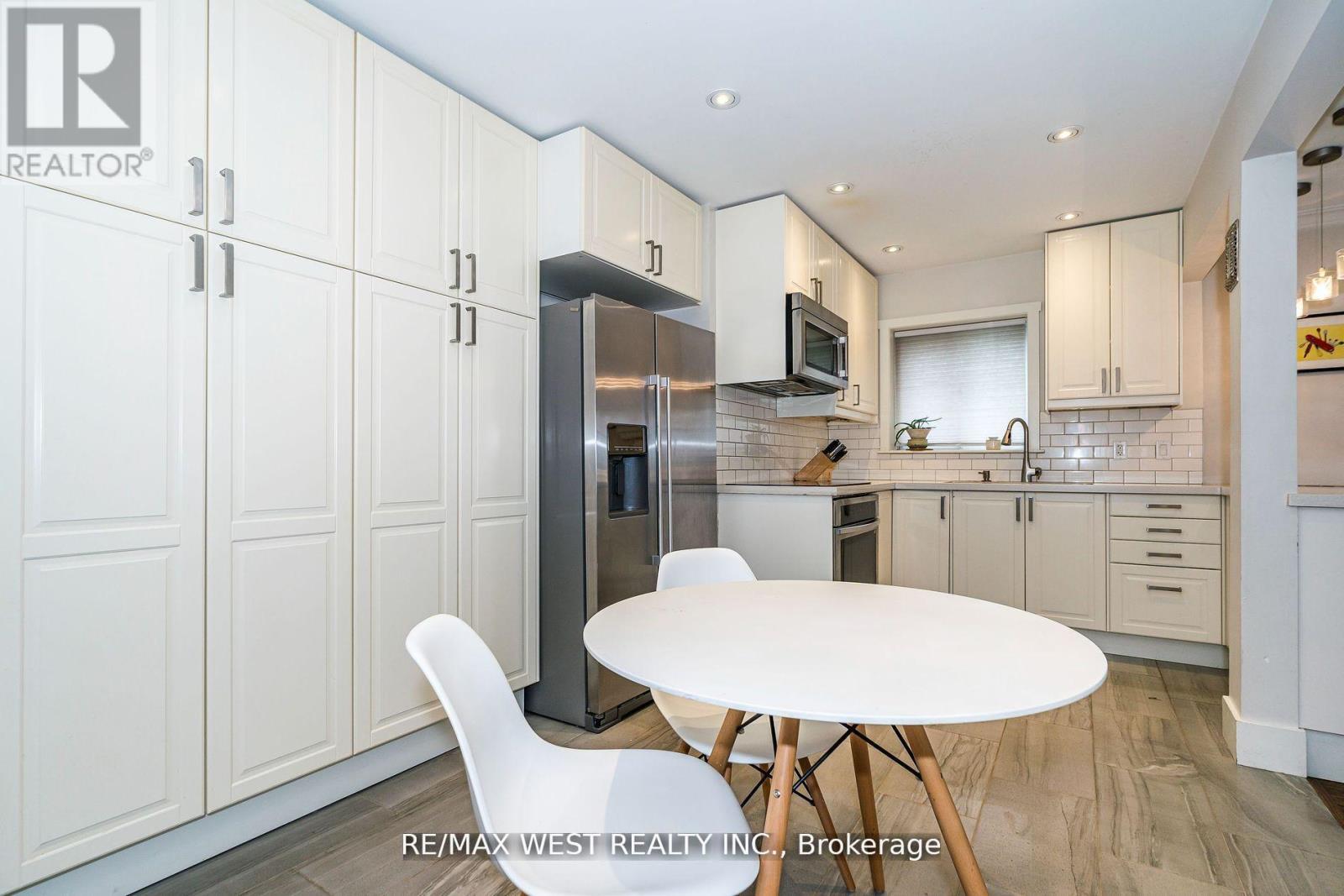 Main Floor - 34 Penhurst Avenue, Toronto, Ontario  M8Y 3A9 - Photo 6 - W13003476