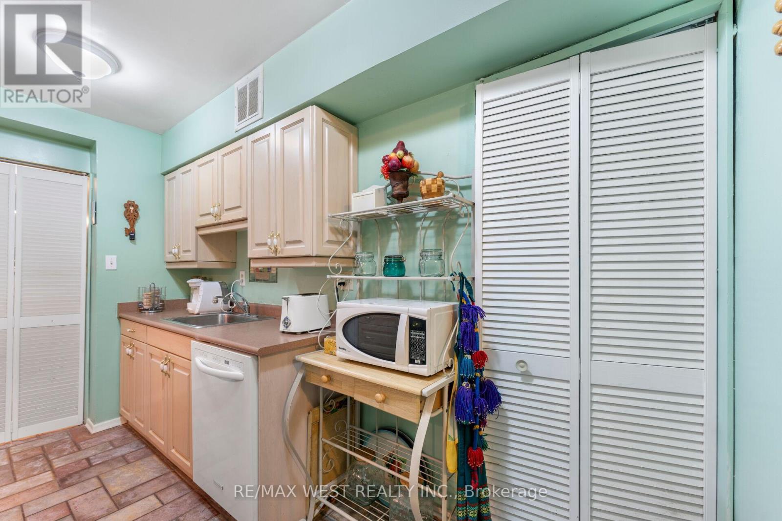 114 - 340 Dixon Road, Toronto, Ontario  M9R 1T1 - Photo 9 - W13003482