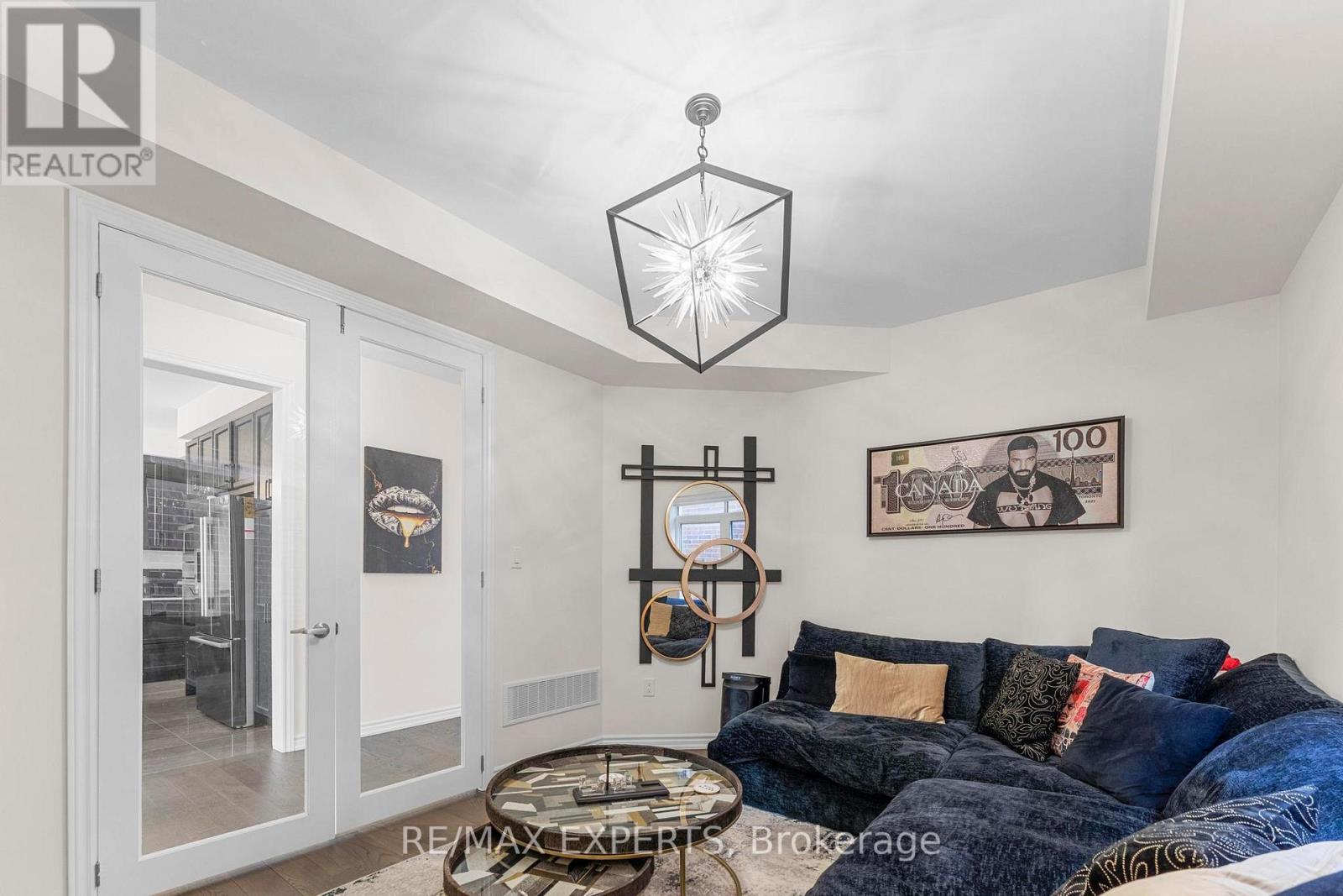 572 Queen Mary Drive, Brampton, Ontario  L7A 4Y6 - Photo 4 - W13003486