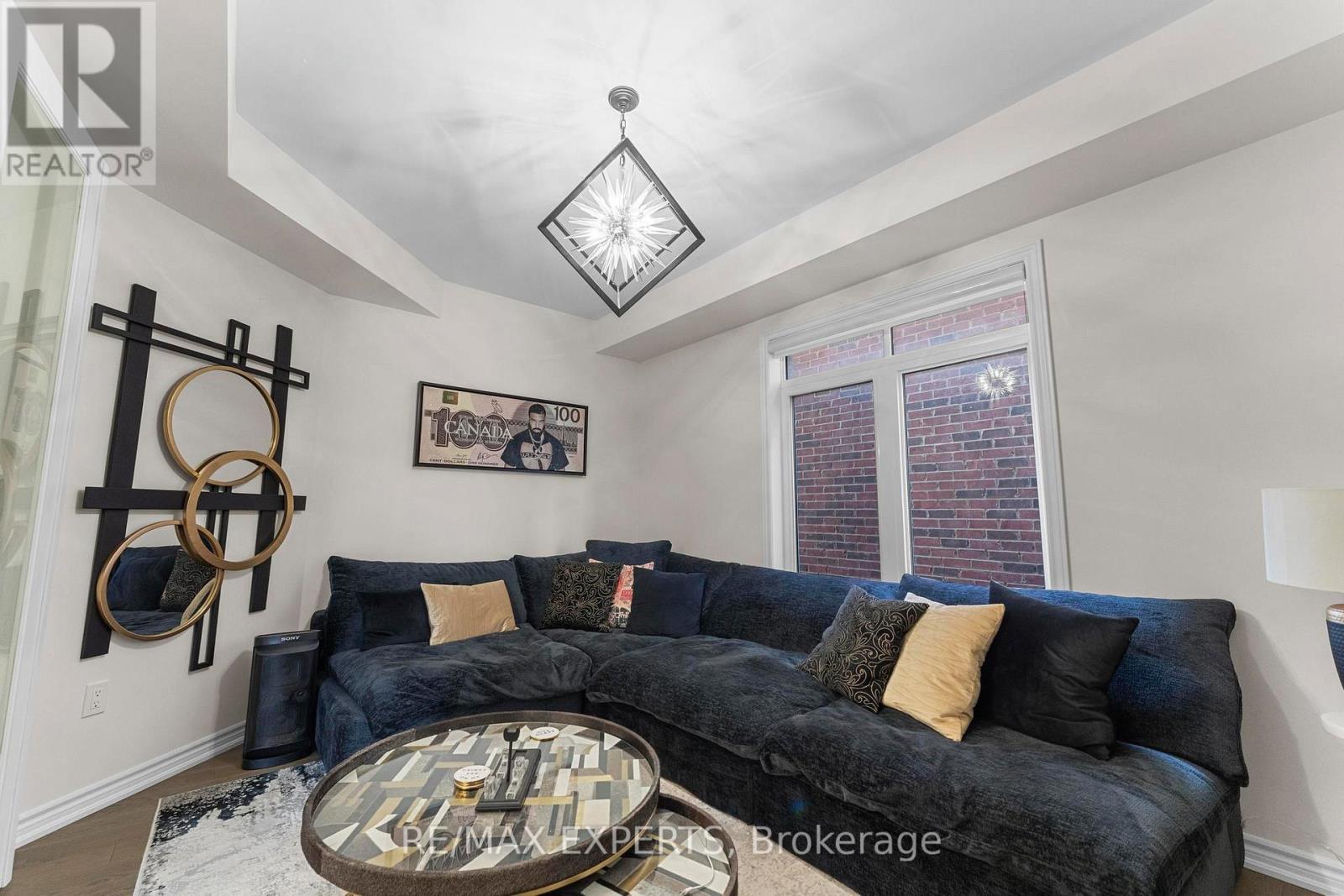 572 Queen Mary Drive, Brampton, Ontario  L7A 4Y6 - Photo 5 - W13003486