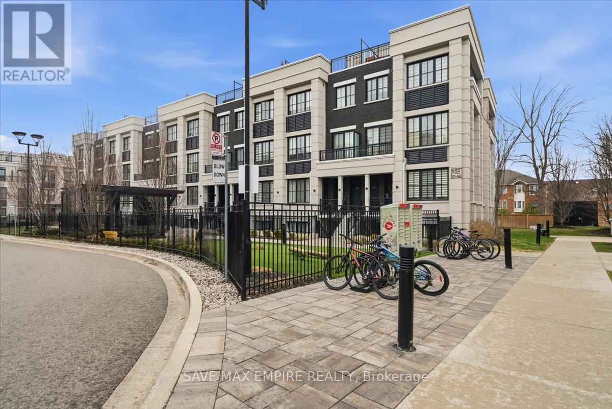 227 - 652 Cricklewood Drive, Mississauga, Ontario  L5G 0B7 - Photo 3 - W13003498