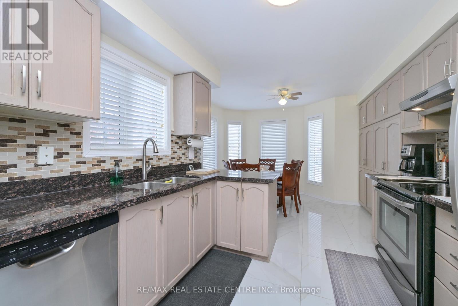 5554 Linwell Place, Mississauga, Ontario  L5M 6L7 - Photo 5 - W13003534