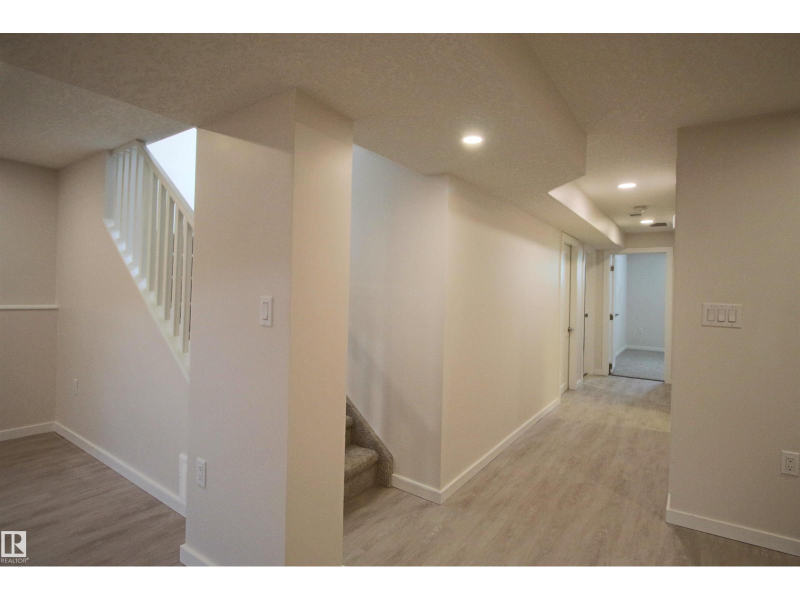 4830 32 Av Nw, Edmonton, Alberta  T6L 4H9 - Photo 13 - E4482424