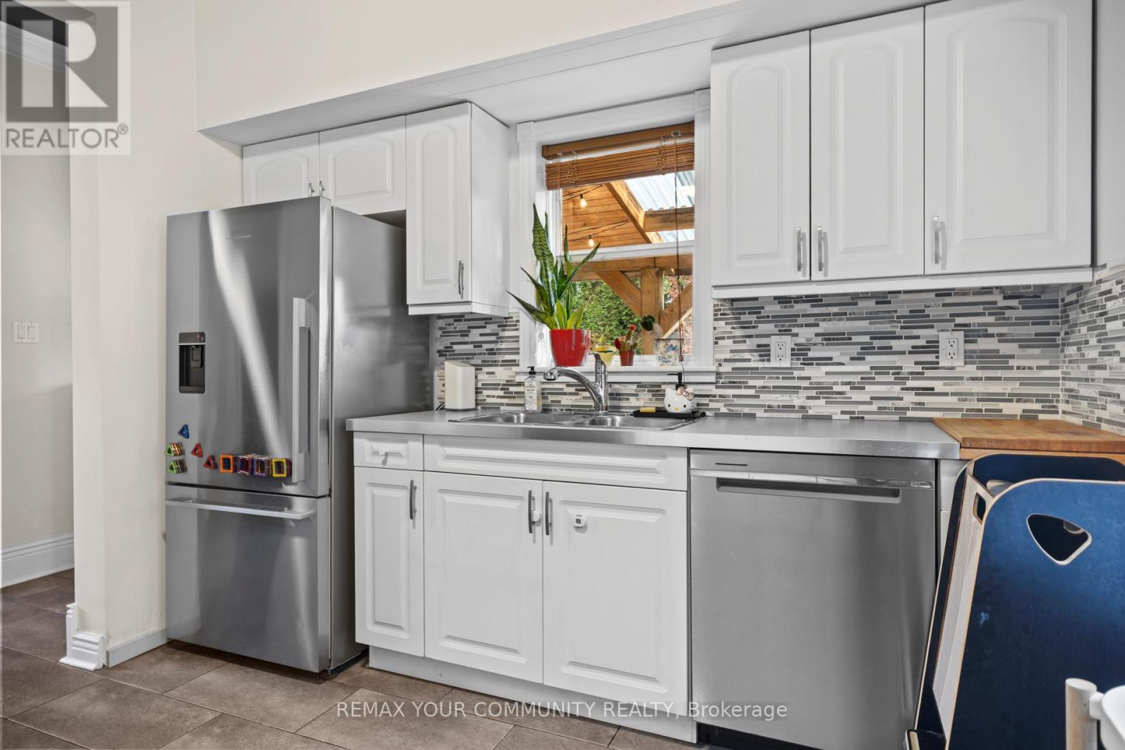 20 Victoria Street, St. Thomas, Ontario  N5R 2E5 - Photo 9 - X13003542