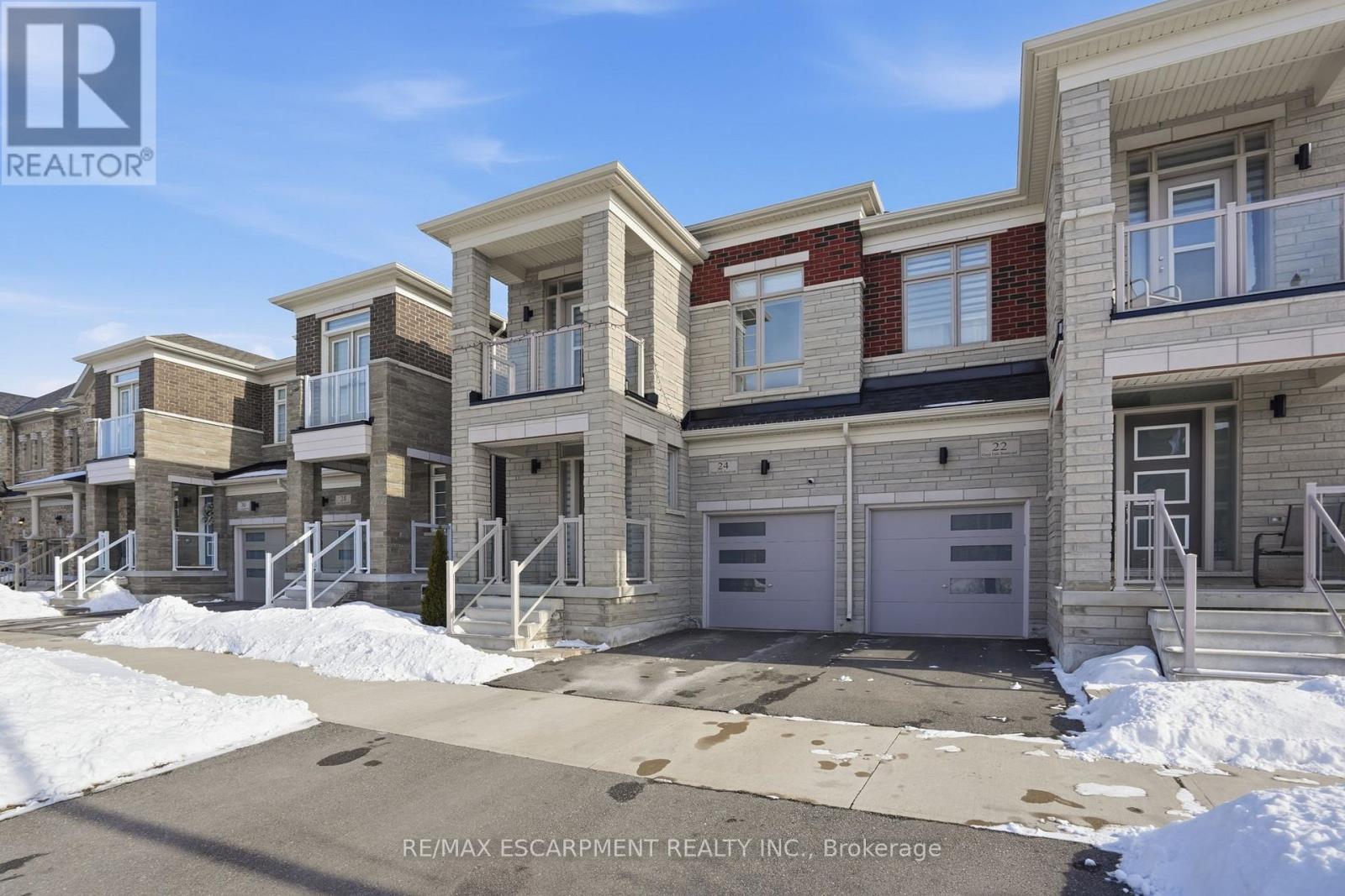 24 Great Falls Boulevard, Hamilton, Ontario  L8B 1X8 - Photo 2 - X13003544