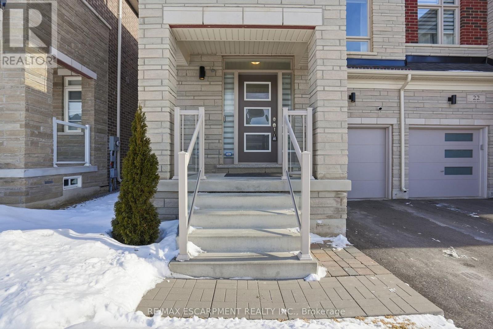 24 Great Falls Boulevard, Hamilton, Ontario  L8B 1X8 - Photo 3 - X13003544