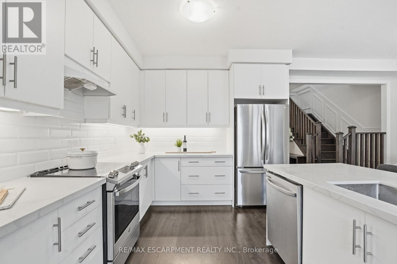 24 Great Falls Boulevard, Hamilton, Ontario  L8B 1X8 - Photo 9 - X13003544