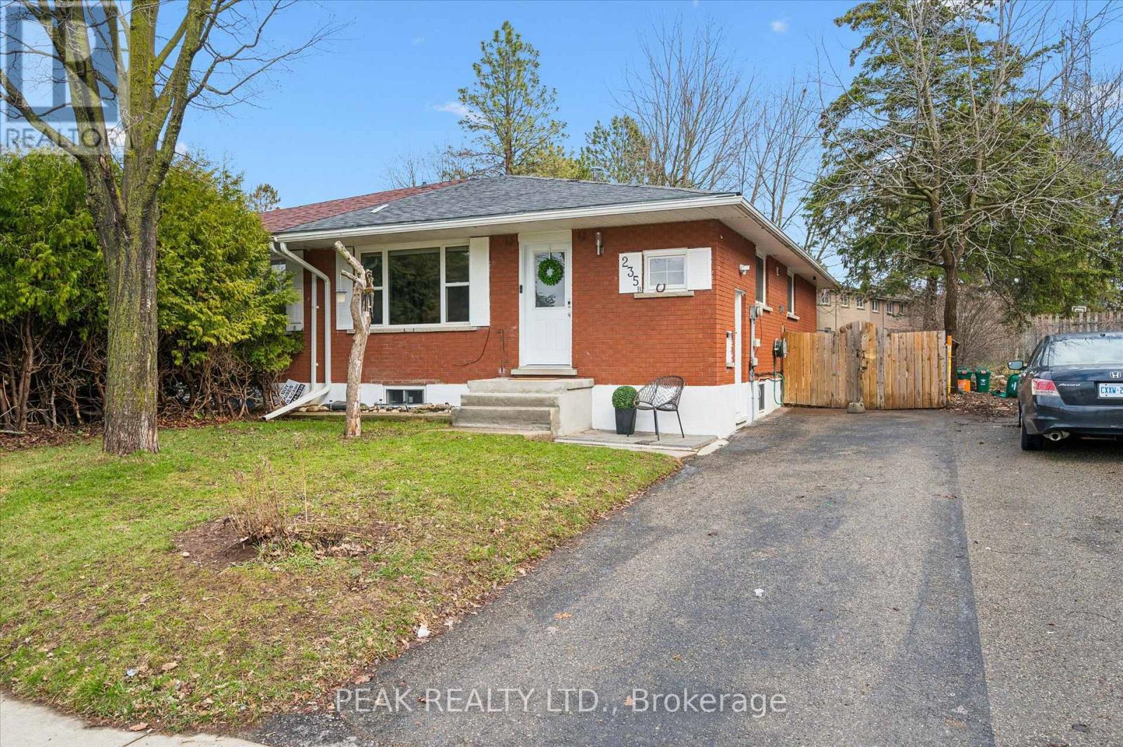 B - 235 Cedarbrae Avenue, Waterloo, Ontario  N2L 4S8 - Photo 2 - X13003578