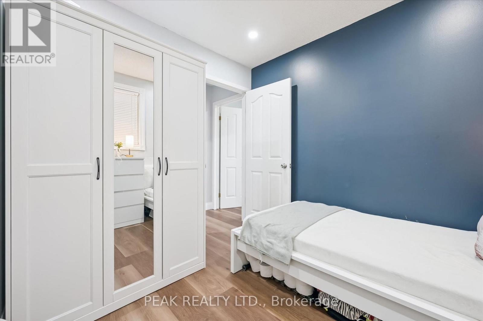 B - 235 Cedarbrae Avenue, Waterloo, Ontario  N2L 4S8 - Photo 25 - X13003578