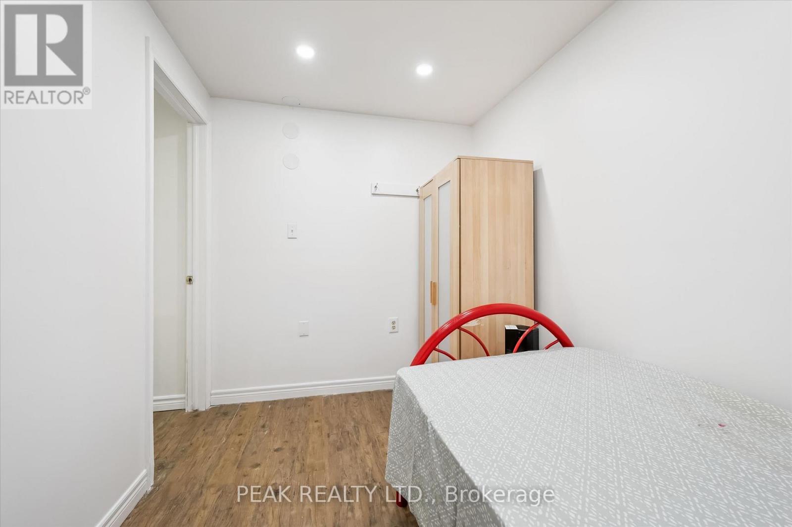 B - 235 Cedarbrae Avenue, Waterloo, Ontario  N2L 4S8 - Photo 33 - X13003578