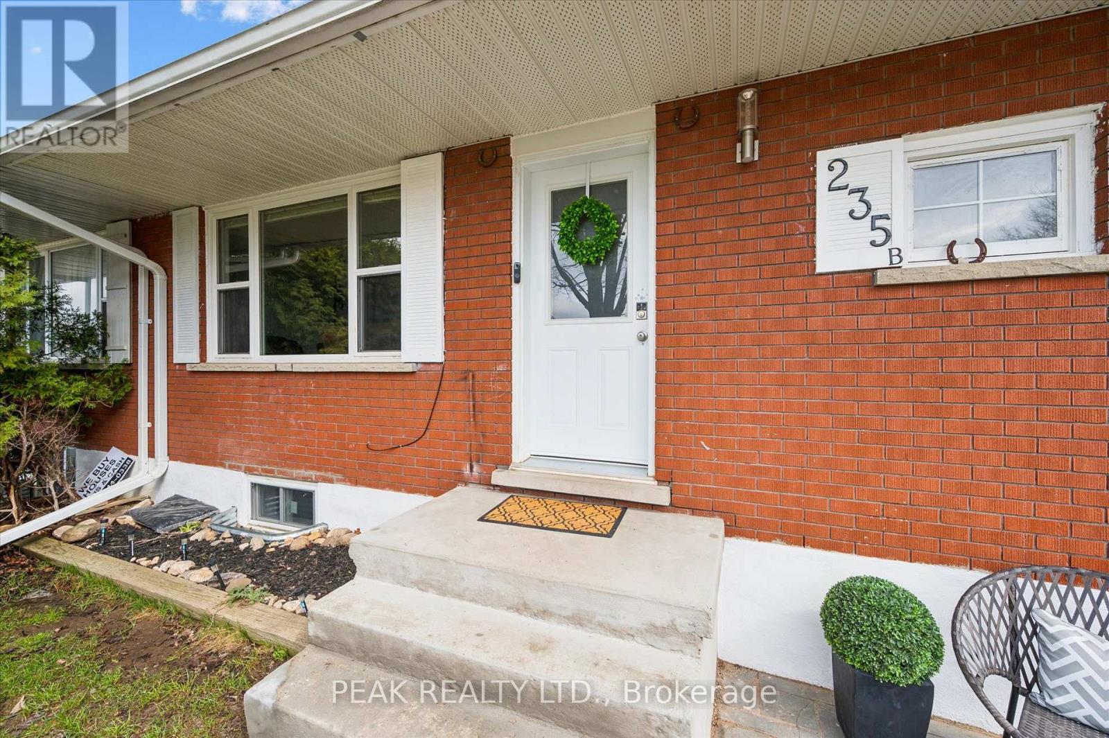 B - 235 Cedarbrae Avenue, Waterloo, Ontario  N2L 4S8 - Photo 4 - X13003578