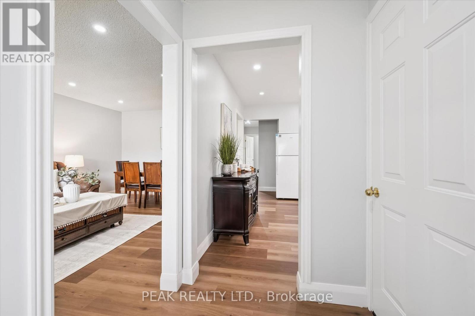 B - 235 Cedarbrae Avenue, Waterloo, Ontario  N2L 4S8 - Photo 6 - X13003578