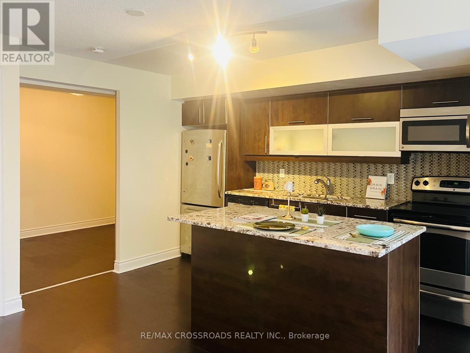 405 - 28 Ted Rogers Way, Toronto, Ontario  M4Y 2J4 - Photo 3 - C12999314