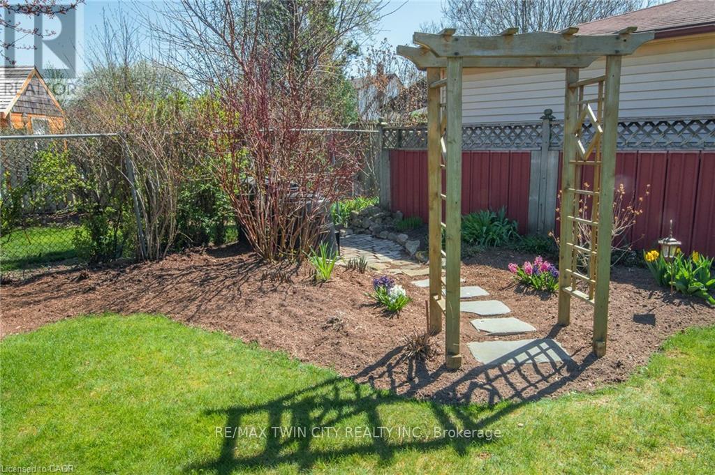 85 Burlington Drive, Kitchener, Ontario  N2B 1T4 - Photo 39 - X13003196