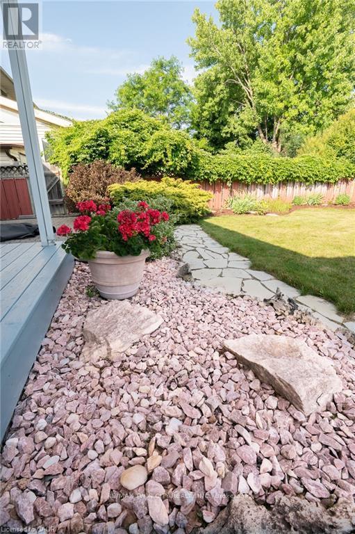 85 Burlington Drive, Kitchener, Ontario  N2B 1T4 - Photo 41 - X13003196