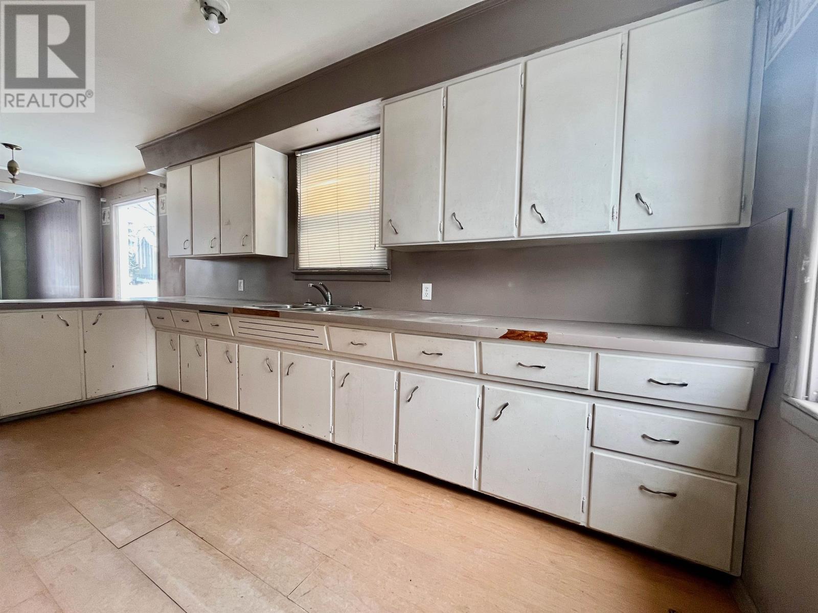 34 Machin Ave, Dryden, Ontario  P8N 2J9 - Photo 3 - TB2600351