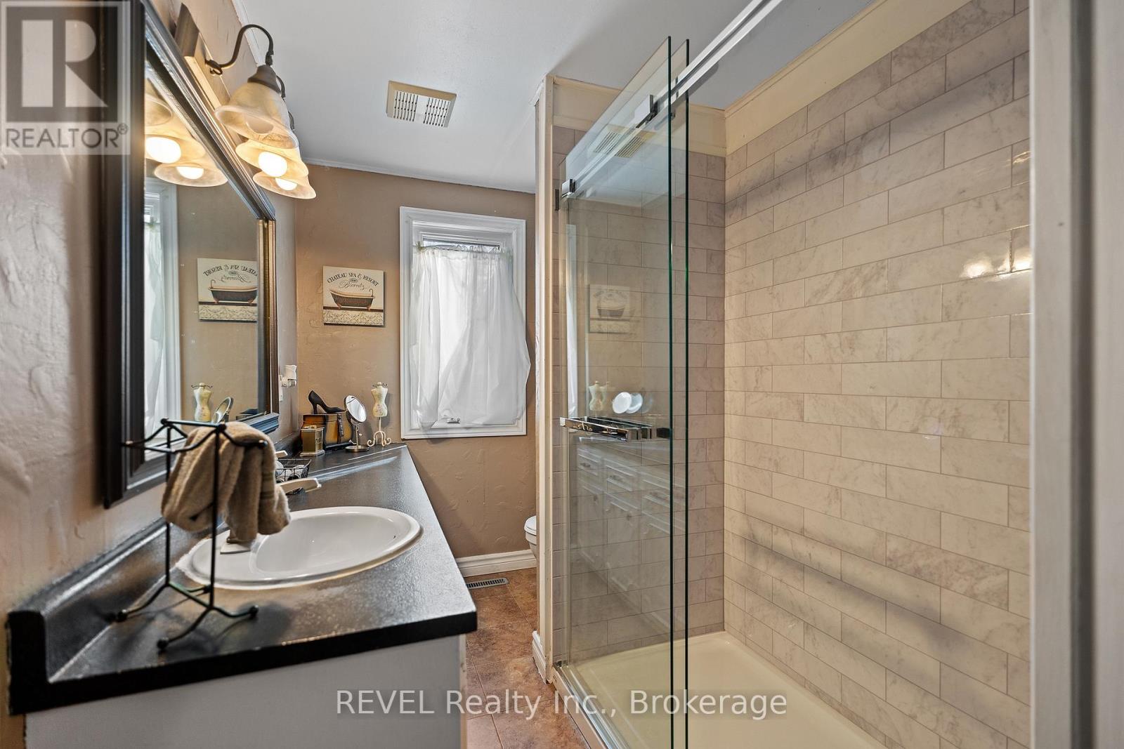 639 Penner Street, Niagara-On-The-Lake, Ontario  L0S 1T0 - Photo 15 - X13003688