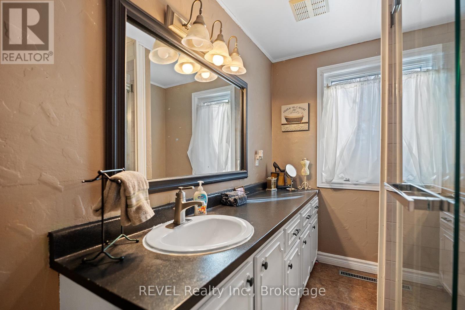 639 Penner Street, Niagara-On-The-Lake, Ontario  L0S 1T0 - Photo 16 - X13003688