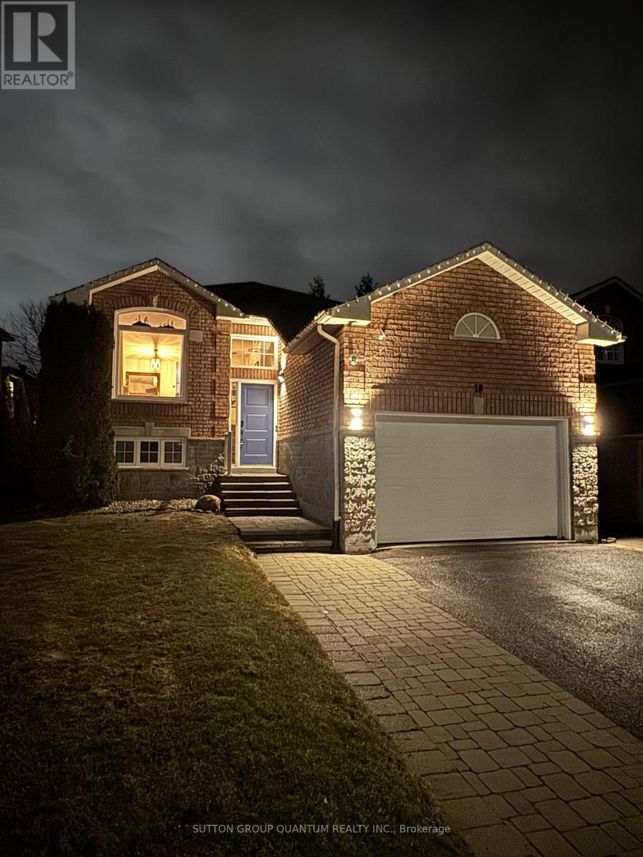 19 Leslie Avenue, Barrie, Ontario  L4N 9N9 - Photo 2 - S12828520