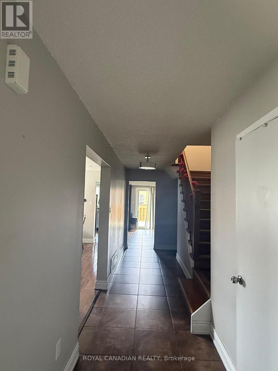 29 Jay Street, Brampton, Ontario  L6Z 3V9 - Photo 2 - W12958294