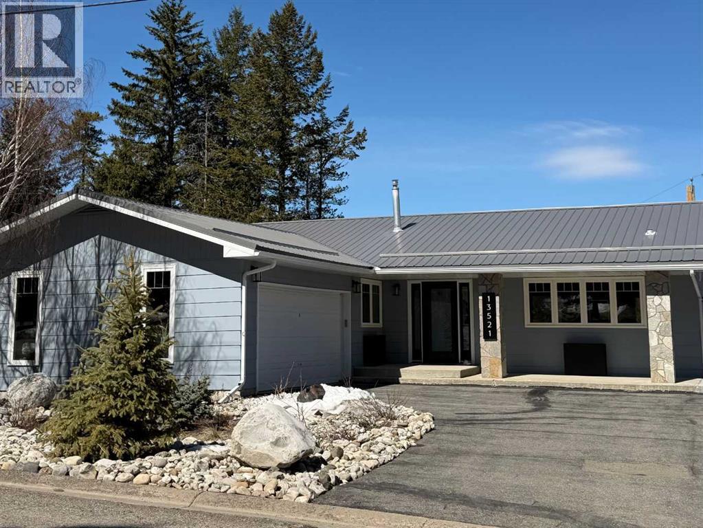 13521 15 Avenue, Blairmore, Alberta  T0K 0E0 - Photo 2 - A2289484