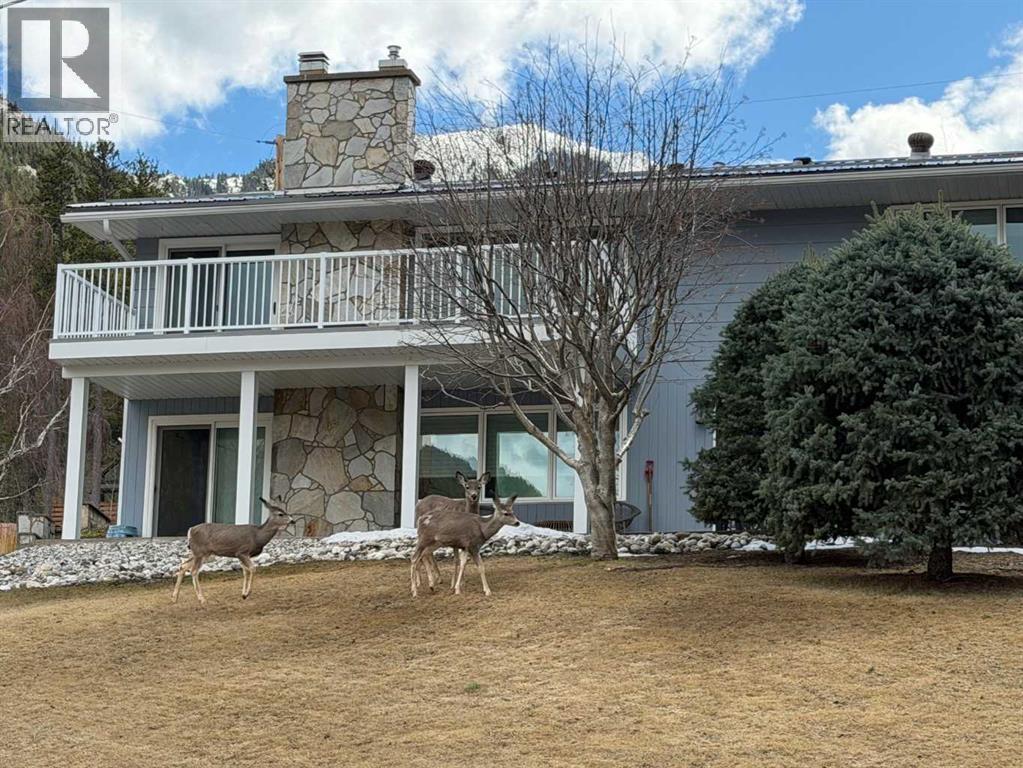 13521 15 Avenue, Blairmore, Alberta  T0K 0E0 - Photo 1 - A2289484