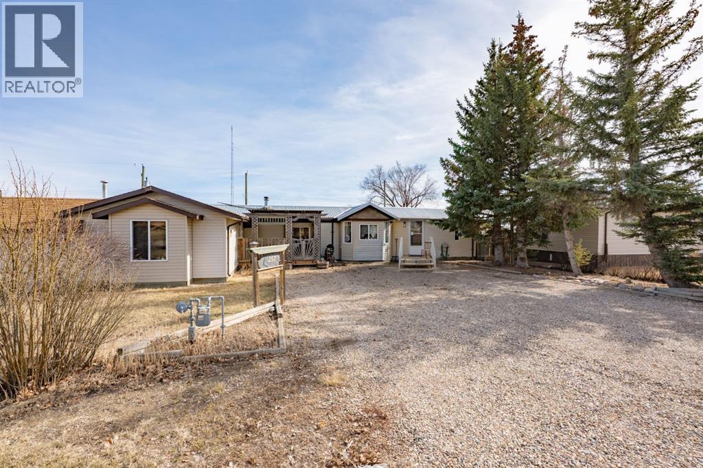 257 Leonard Street, Seven Persons, Alberta  T0K 1Z0 - Photo 2 - A2296091