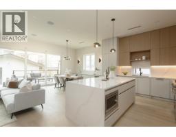 2 735 E 10TH AVENUE, Vancouver, British Columbia